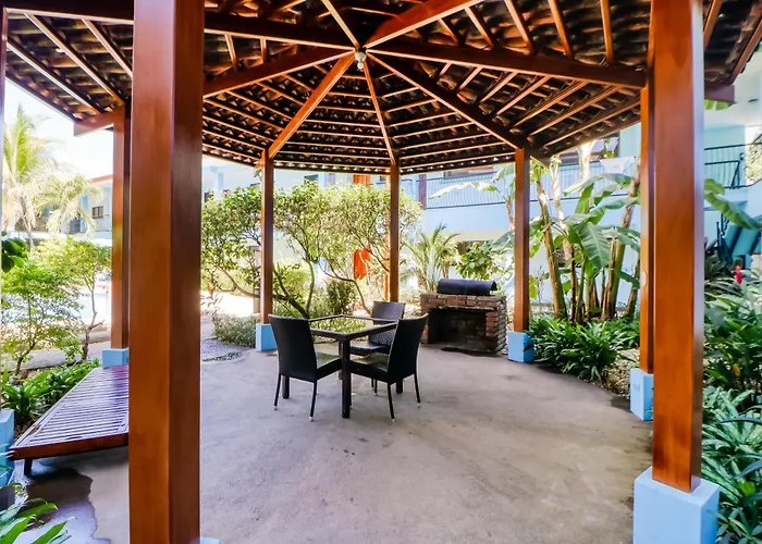 Pool, Walk To Beach: Playas Del Hébergement de vacances Coco